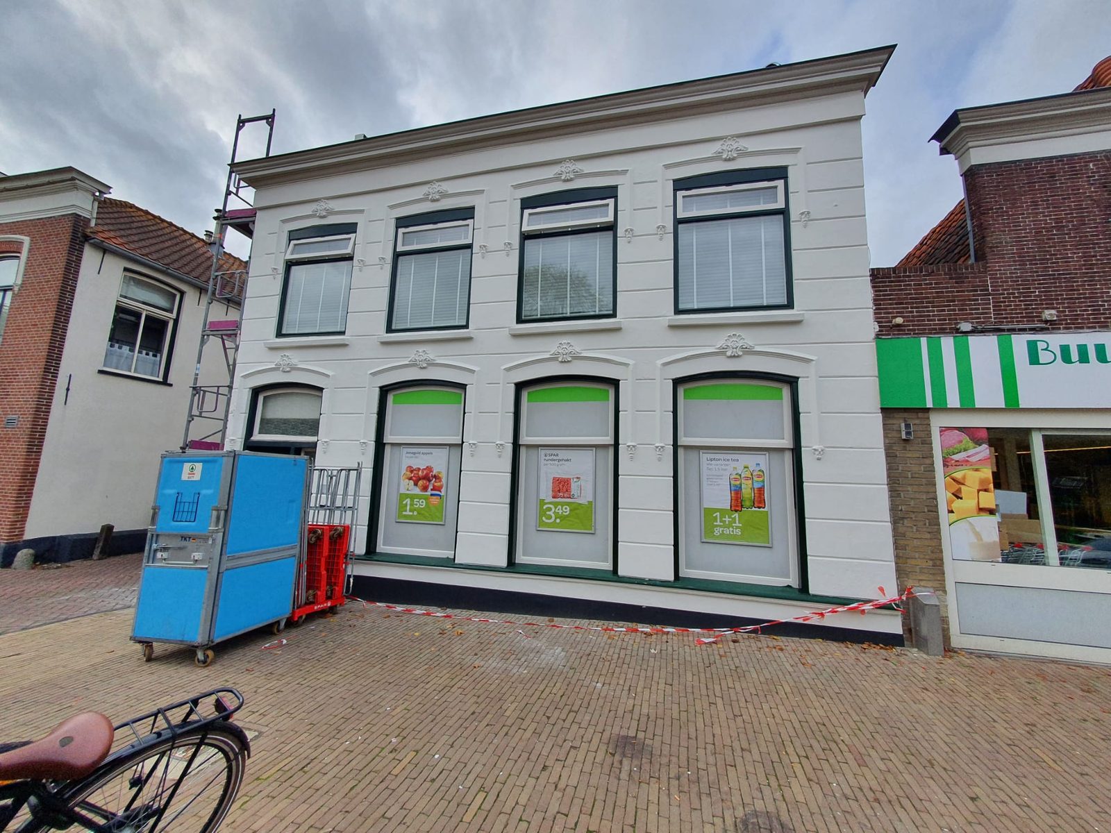 Winkelpand na het volledige buitenschilderwerk
